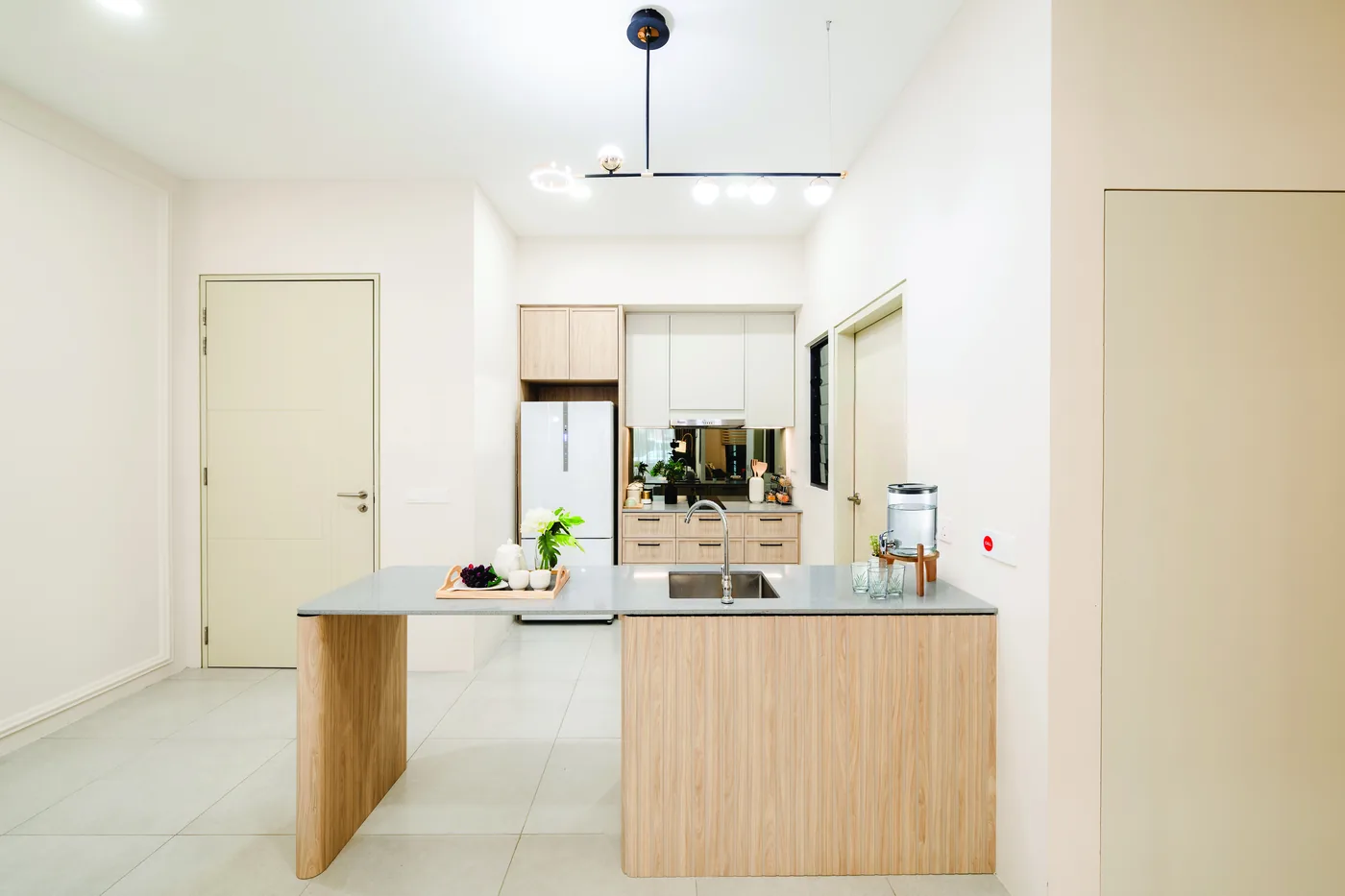 Fitted kitchen with island counter